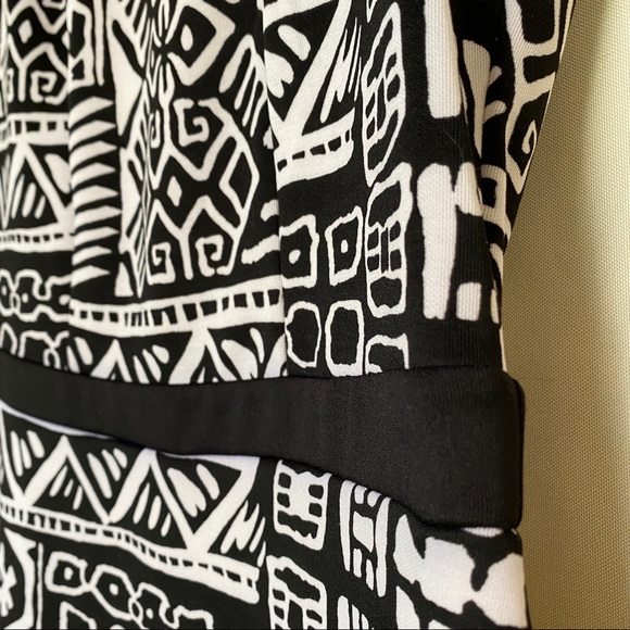 Form-fitting Mini Dress - Picture 2 of 5